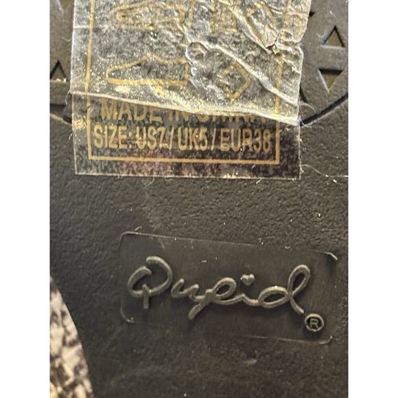 Qupid Booties Snake Skin Black White Block Heel Boots Womens Shoes 7 Pointed Toe - Picture 9 of 9